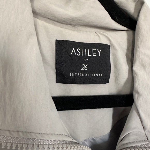 Windbreaker Jacket🎧 - Picture 4 of 5